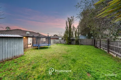 Property photo of 2 Elandra Way Cranbourne West VIC 3977