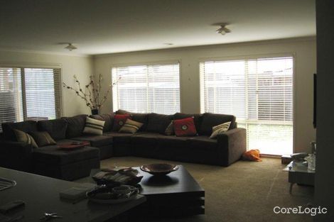 Property photo of 2 Dryandra Place Cranbourne VIC 3977