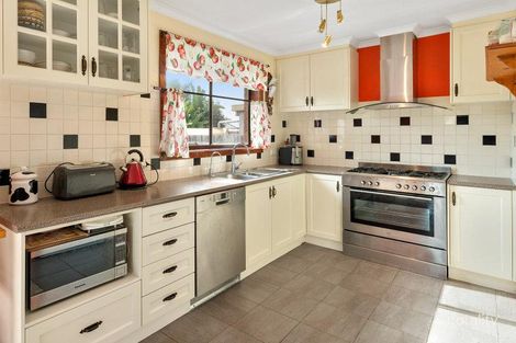 Property photo of 27 Hinkler Drive Mill Park VIC 3082