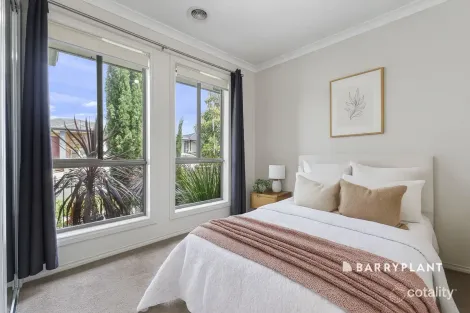 Property photo of 21 Hunt Way Pakenham VIC 3810