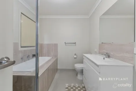 Property photo of 21 Hunt Way Pakenham VIC 3810