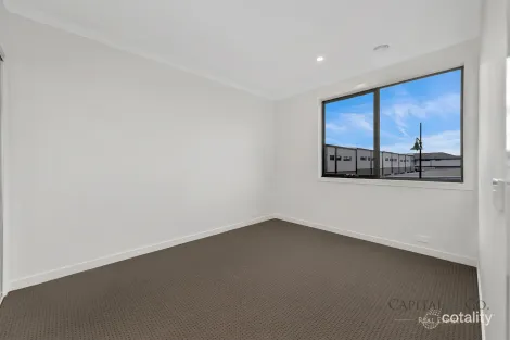 Property photo of 35 Nautical Crescent Craigieburn VIC 3064