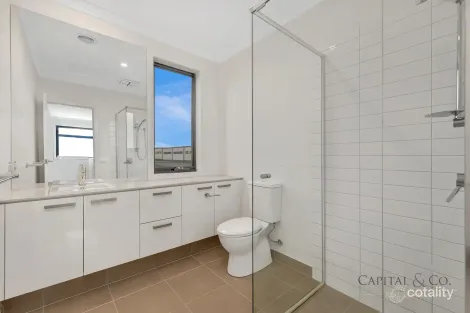 Property photo of 35 Nautical Crescent Craigieburn VIC 3064