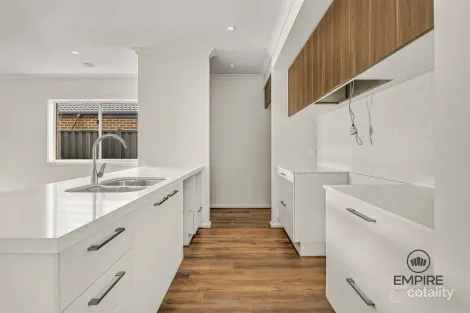 Property photo of 58 Grevillea Circuit Clyde VIC 3978
