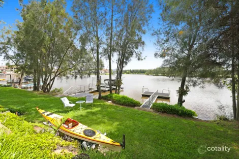 145/125 Santa Cruz Bvd, Clear Island Waters, QLD 4226