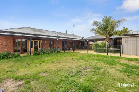 Property photo of 16 Neon Crescent Strathfieldsaye VIC 3551