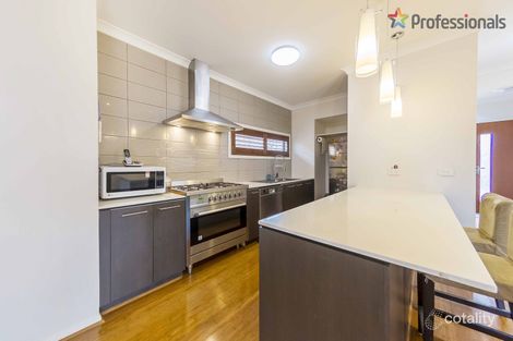 Property photo of 4 Dauphine Way Fraser Rise VIC 3336