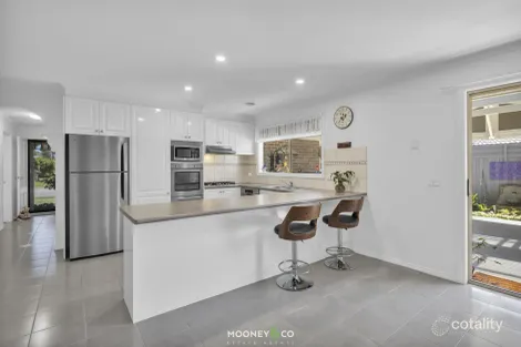 Property photo of 8 Blainroe Crescent Cranbourne VIC 3977
