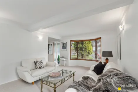 Property photo of 2 Wellington Drive Balgownie NSW 2519