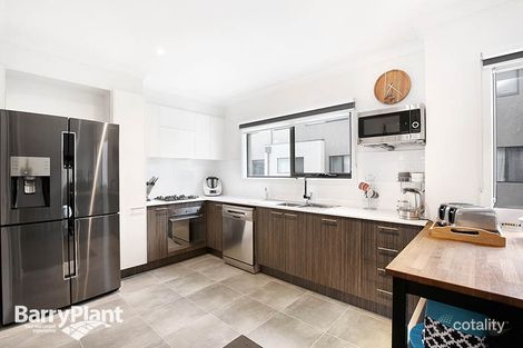 Property photo of 14 Lithgow Way Mooroolbark VIC 3138