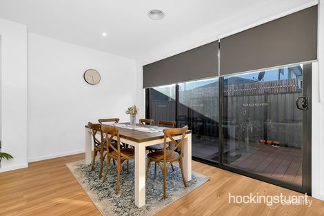 Property photo of 18 Mottlecah Circuit Craigieburn VIC 3064