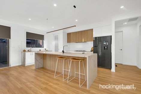 Property photo of 18 Mottlecah Circuit Craigieburn VIC 3064