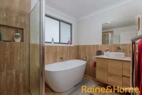 Property photo of 6 Scope Circuit Dubbo NSW 2830