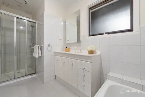 Property photo of 11 Boardman Close Box Hill South VIC 3128