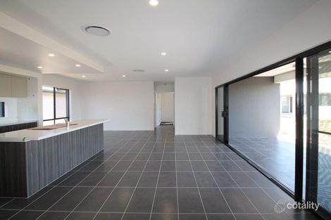 27 Emerald Dr, Helensvale, QLD 4212