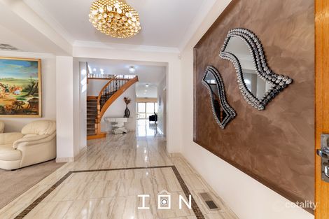 Property photo of 5 Stainsby Close Endeavour Hills VIC 3802