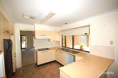 Property photo of 43 Grevillea Crescent Lake Albert NSW 2650
