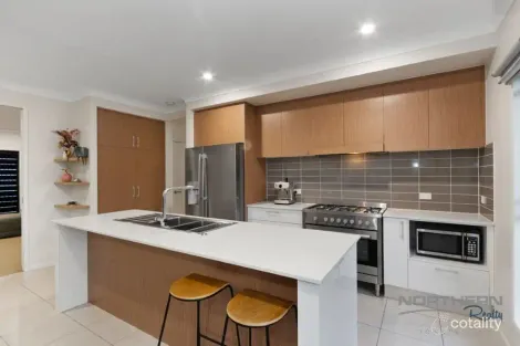 Property photo of 37 The Rocks Boulevard Cosgrove QLD 4818