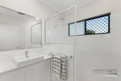 Property photo of 37 The Rocks Boulevard Cosgrove QLD 4818