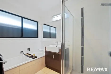 Property photo of 43 Robertson Drive Burnside QLD 4560