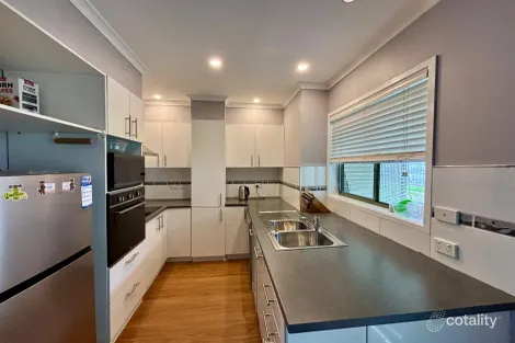 2/64 FOURTH AVE, ROSEBUD, VIC 3939
