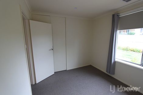 Property photo of 21 Montebar Row Karabar NSW 2620