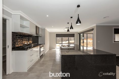 Property photo of 16 Holmsgarth Court Brown Hill VIC 3350