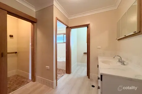 Property photo of 8 Hillcrest Avenue Parkes NSW 2870