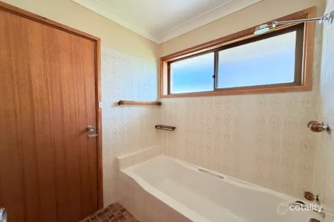 Property photo of 8 Hillcrest Avenue Parkes NSW 2870