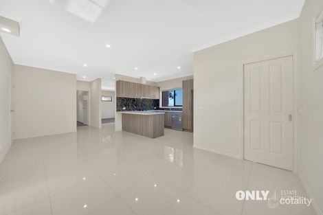 Property photo of 2/7 Highview Court Pakenham VIC 3810