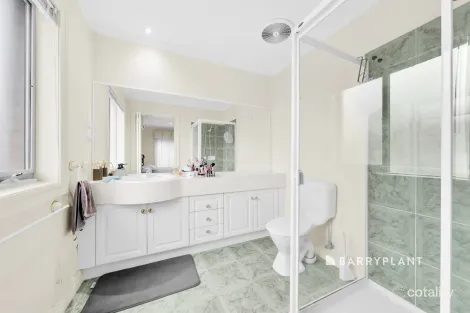 Property photo of 34 Shinners Avenue Berwick VIC 3806