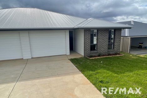 2/3 Wyoming Ave, Gobbagombalin, NSW 2650