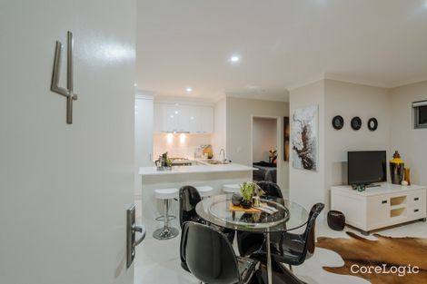 4/5 Oakland Ave, Cloverdale, WA 6105