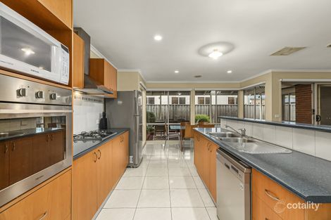 Property photo of 16 Illawarra Circuit Taylors Hill VIC 3037