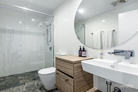 Property photo of 2/31 Queensland Avenue Broadbeach QLD 4218