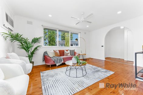 Property photo of 17 Aaran Close Endeavour Hills VIC 3802