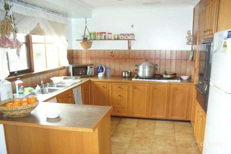 Property photo of 8 Wevlin Close Endeavour Hills VIC 3802