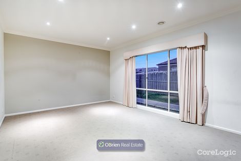 Property photo of 4 Waterbury Street Cranbourne VIC 3977