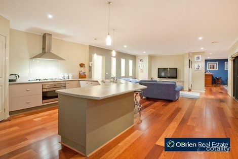 Property photo of 9 Azure Place Narre Warren South VIC 3805