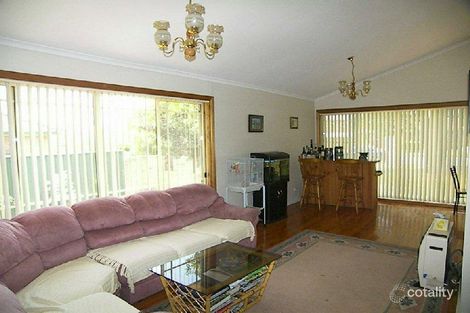Property photo of 10 Camelot Place Oak Flats NSW 2529