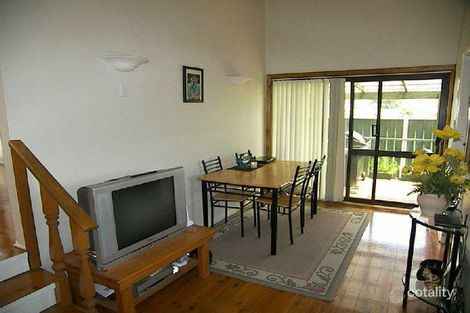 Property photo of 10 Camelot Place Oak Flats NSW 2529
