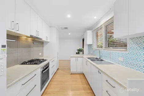 Property photo of 31 Landscape Drive Mooroolbark VIC 3138