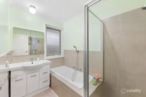 Property photo of 31 Landscape Drive Mooroolbark VIC 3138