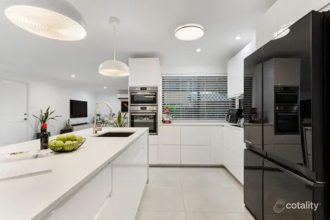 Property photo of 7 Christopher Place Sinnamon Park QLD 4073