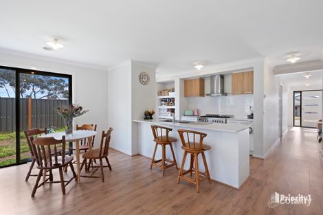 Property photo of 2 Kanya Avenue Strathfieldsaye VIC 3551