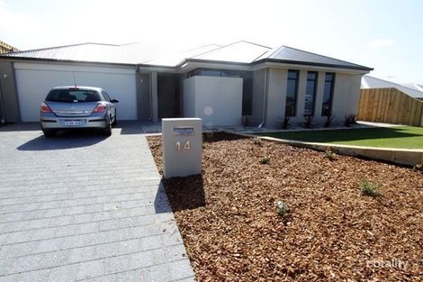 Property photo of 14 Lorea Loop Halls Head WA 6210