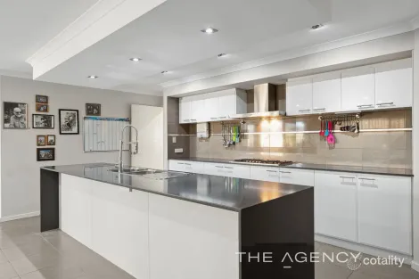 Property photo of 7 Portaferry Gardens Ridgewood WA 6030