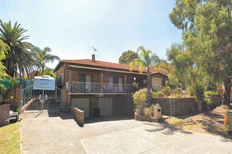 5 Shelley Way, Lake Coogee, WA 6166