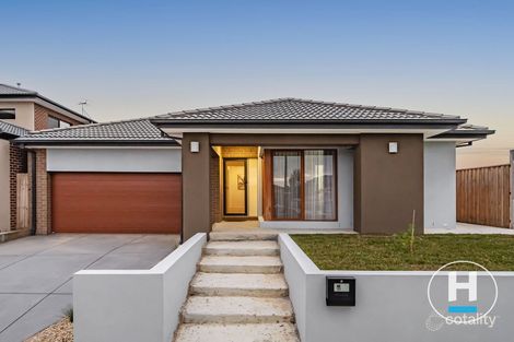 Property photo of 11 Liddiard Way Mickleham VIC 3064