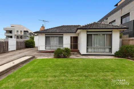9 West Esplanade, St Albans, VIC 3021
